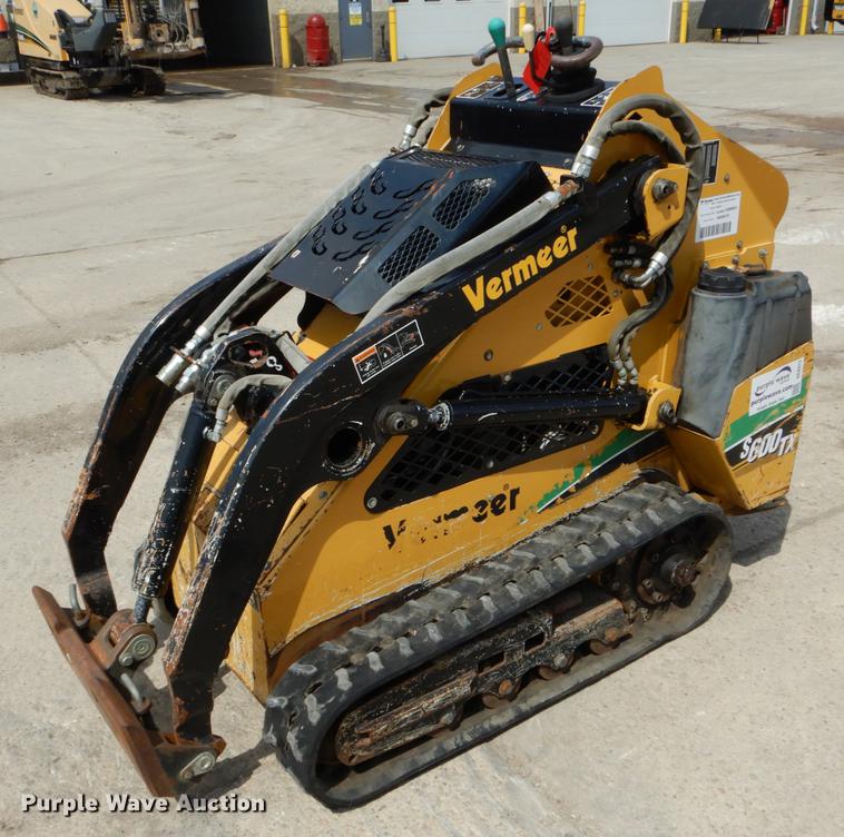 image for item DE8311 2007 Vermeer S600TX compact utility loader