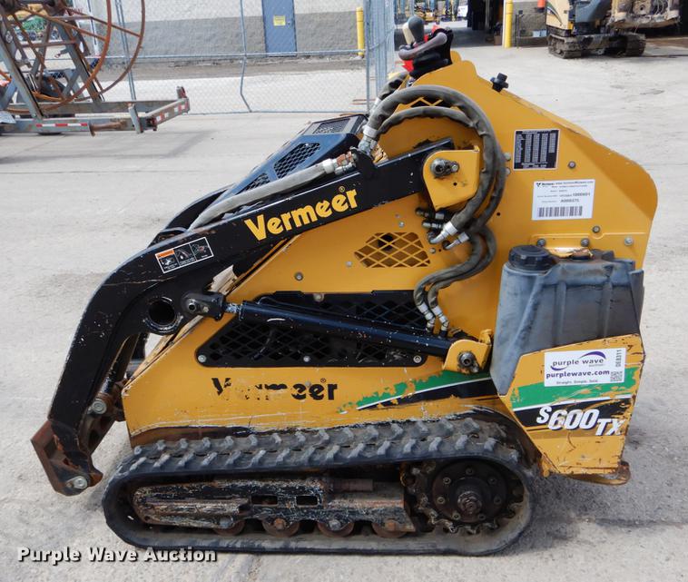 image for item DE8311 2007 Vermeer S600TX compact utility loader