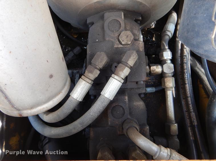 image for item DE8311 2007 Vermeer S600TX compact utility loader