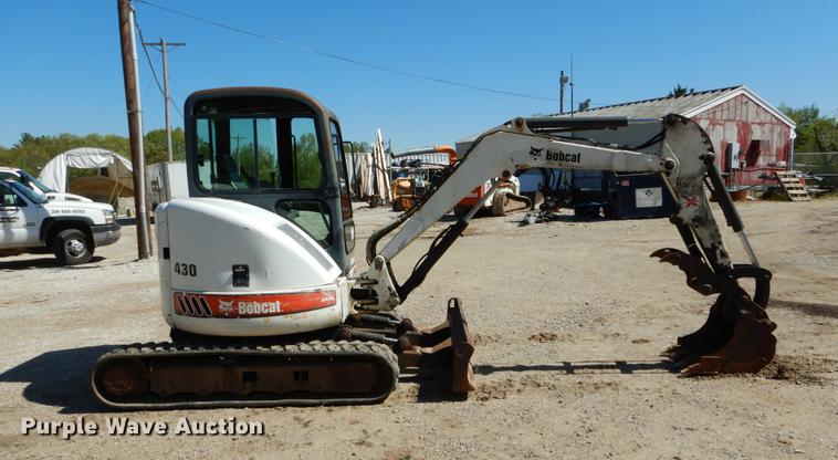 image for item DE8346 2005 Bobcat 430 mini excavator
