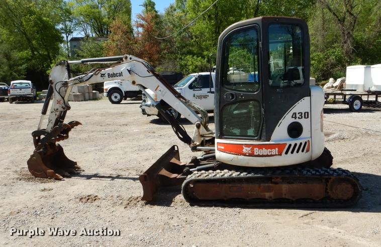 image for item DE8346 2005 Bobcat 430 mini excavator