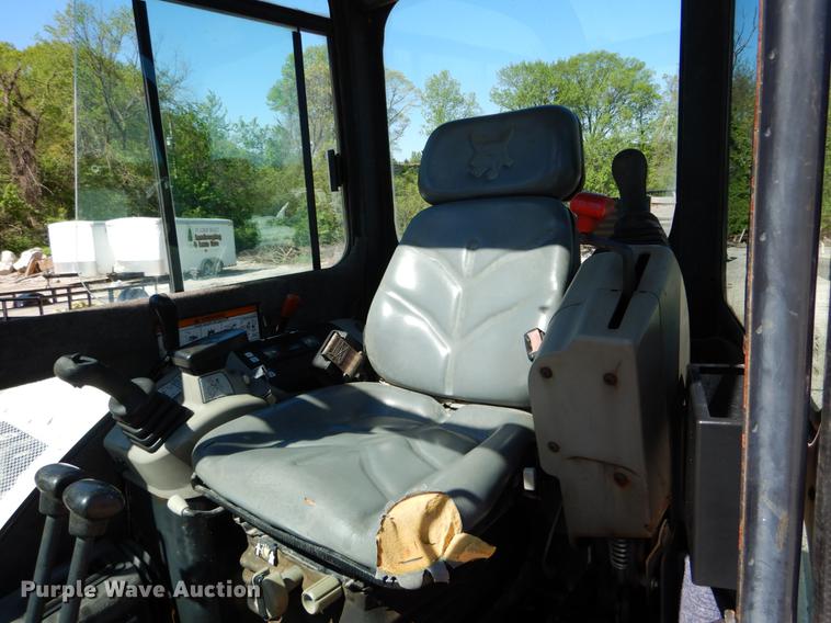 image for item DE8346 2005 Bobcat 430 mini excavator