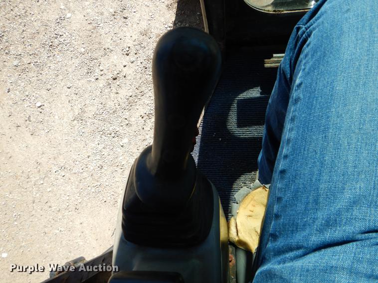 image for item DE8346 2005 Bobcat 430 mini excavator