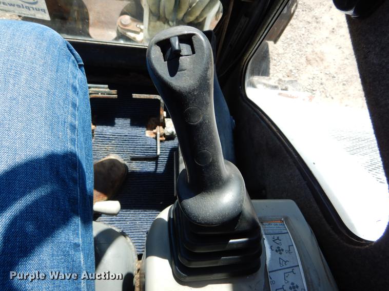image for item DE8346 2005 Bobcat 430 mini excavator