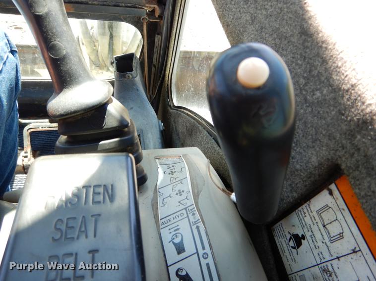 image for item DE8346 2005 Bobcat 430 mini excavator