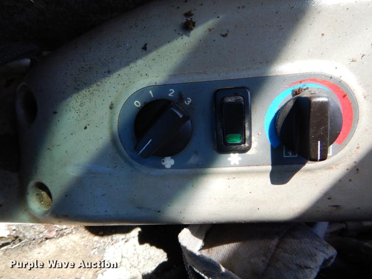 image for item DE8346 2005 Bobcat 430 mini excavator