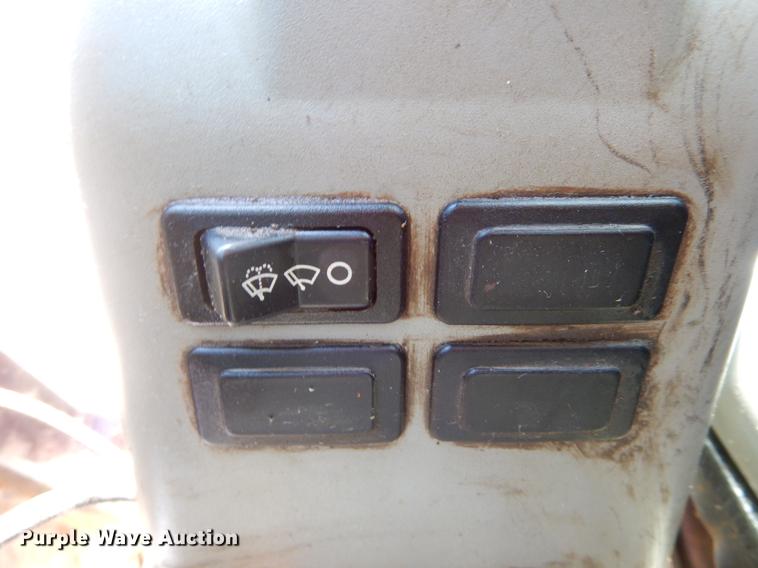 image for item DE8346 2005 Bobcat 430 mini excavator