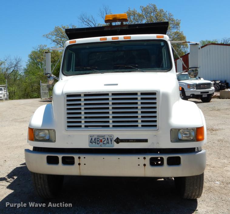 image for item DE8348 2002 International 4700 dump truck