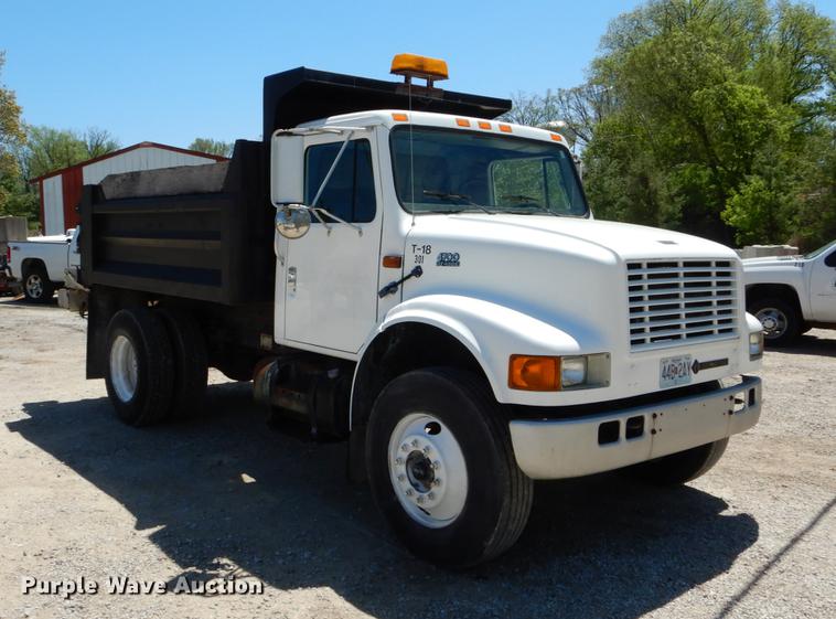 image for item DE8348 2002 International 4700 dump truck
