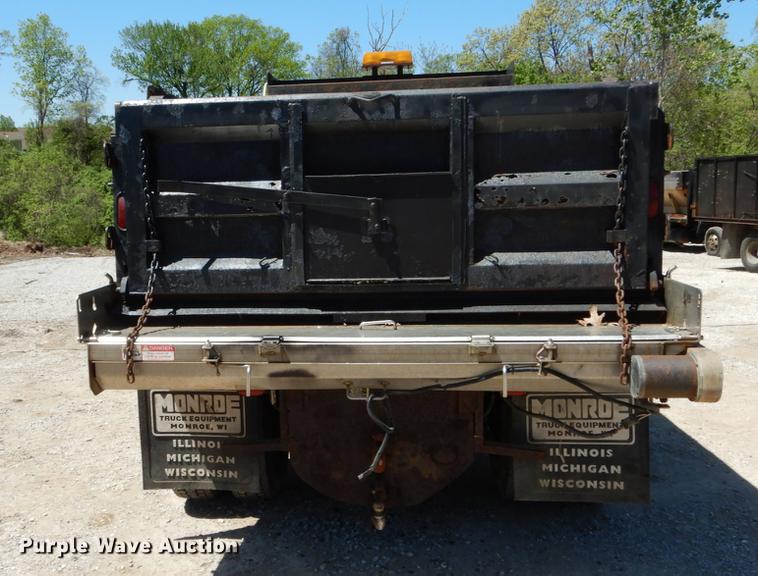image for item DE8348 2002 International 4700 dump truck