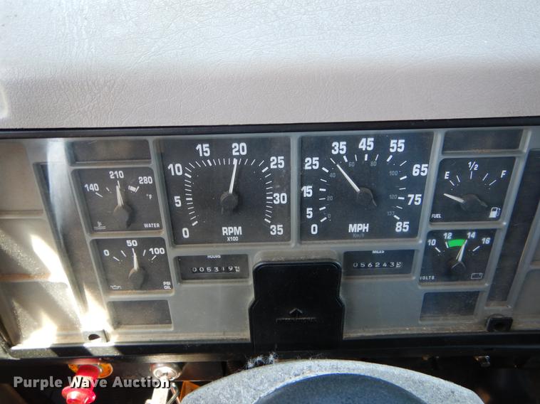 image for item DE8348 2002 International 4700 dump truck