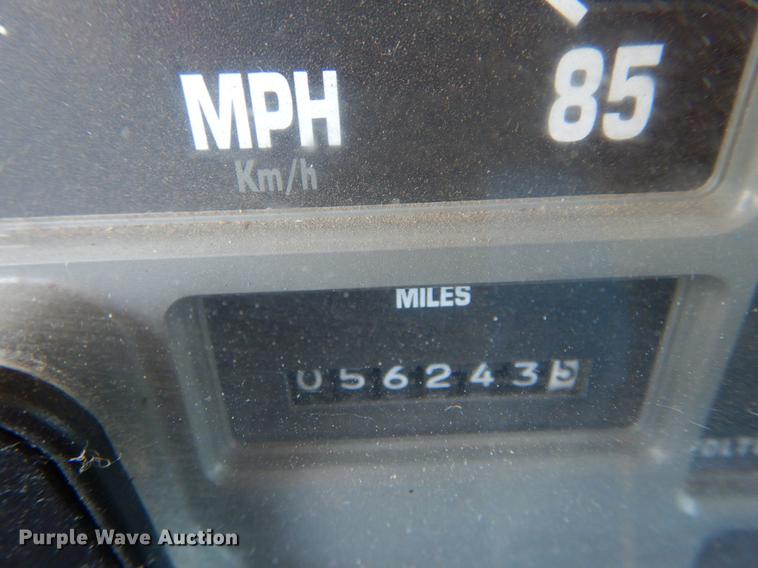 image for item DE8348 2002 International 4700 dump truck