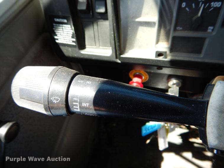 image for item DE8348 2002 International 4700 dump truck