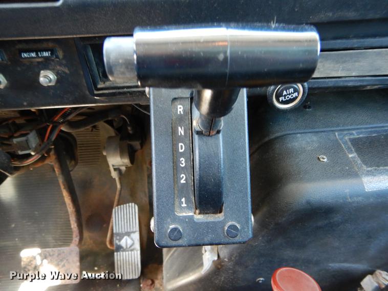 image for item DE8348 2002 International 4700 dump truck