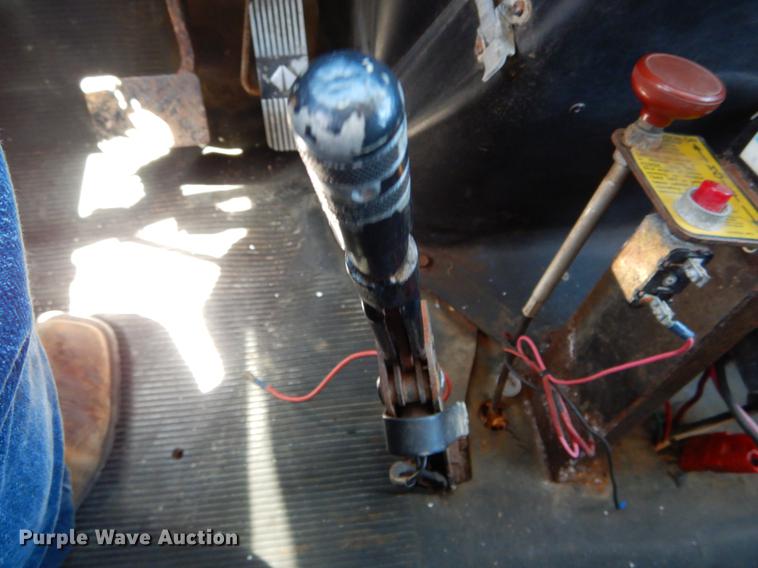 image for item DE8348 2002 International 4700 dump truck