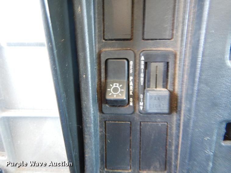 image for item DE8348 2002 International 4700 dump truck