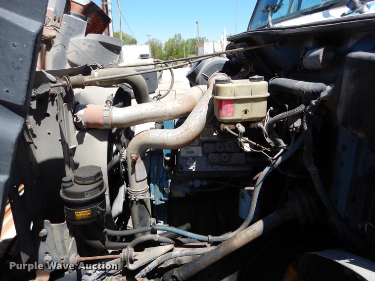 image for item DE8348 2002 International 4700 dump truck