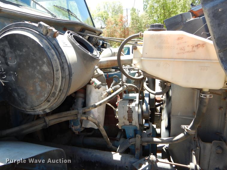 image for item DE8348 2002 International 4700 dump truck