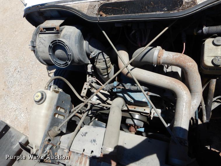 image for item DE8348 2002 International 4700 dump truck