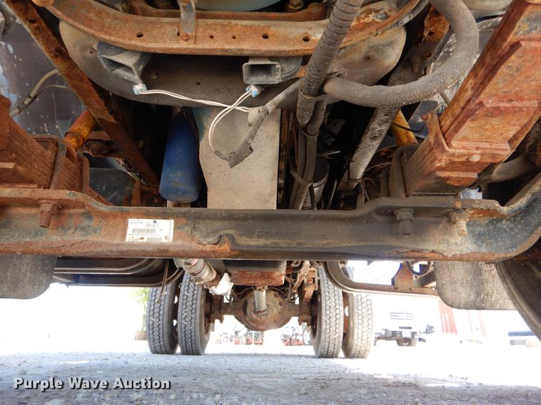 image for item DE8348 2002 International 4700 dump truck