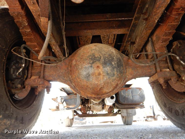 image for item DE8348 2002 International 4700 dump truck