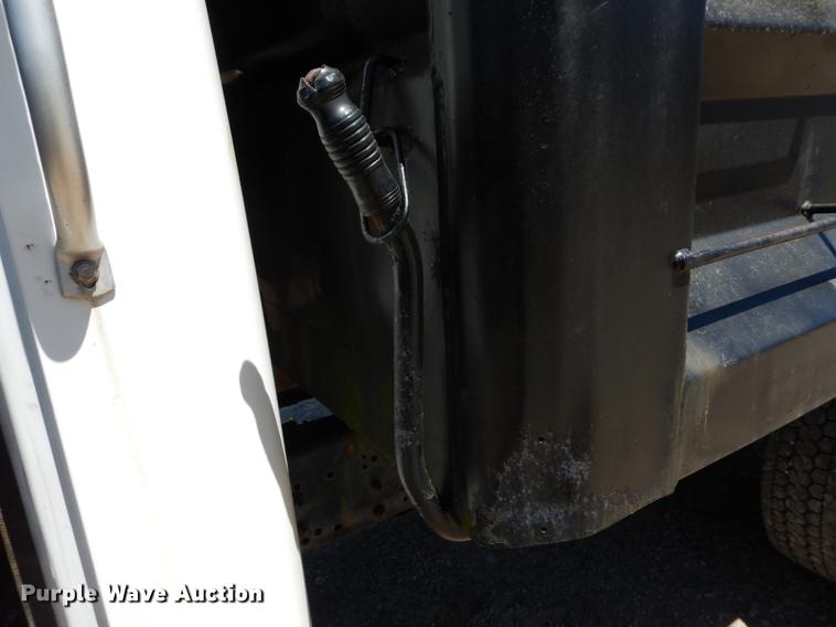 image for item DE8348 2002 International 4700 dump truck