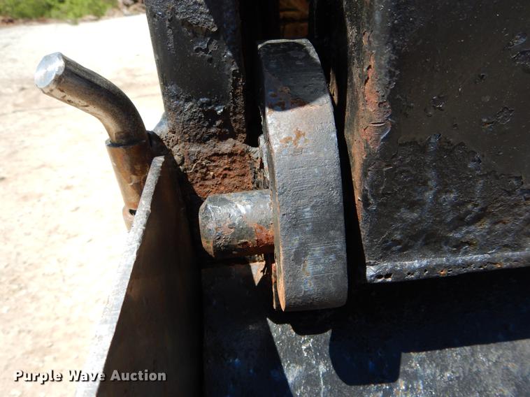 image for item DE8348 2002 International 4700 dump truck