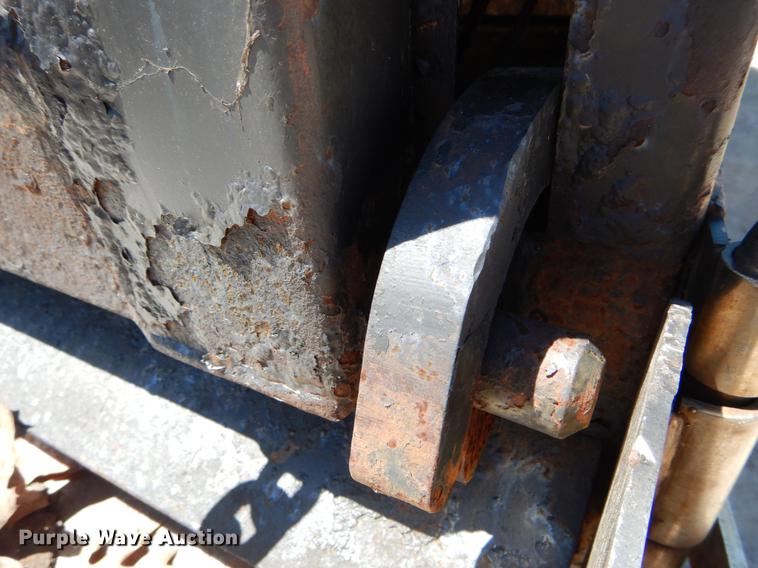 image for item DE8348 2002 International 4700 dump truck