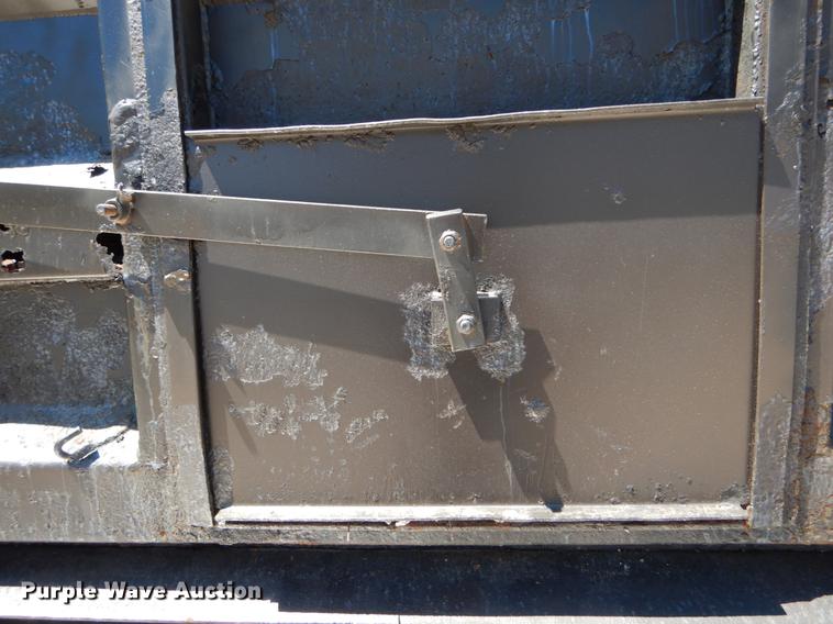 image for item DE8348 2002 International 4700 dump truck