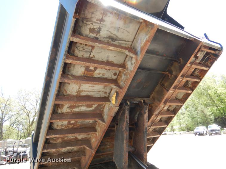 image for item DE8348 2002 International 4700 dump truck