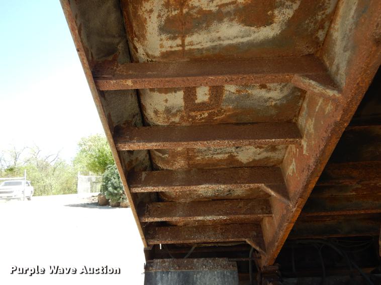 image for item DE8348 2002 International 4700 dump truck