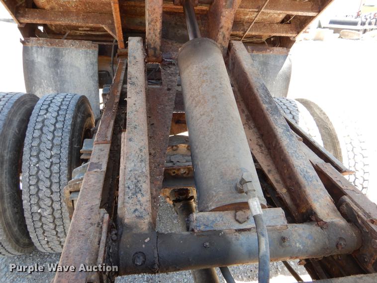 image for item DE8348 2002 International 4700 dump truck