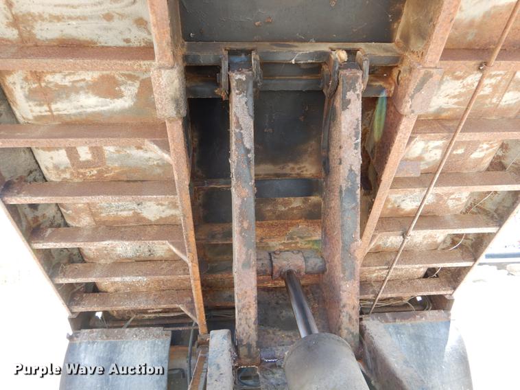 image for item DE8348 2002 International 4700 dump truck