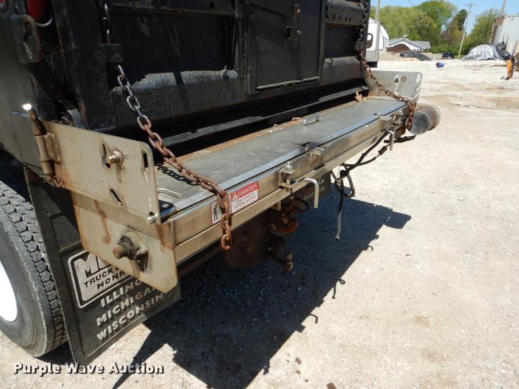 image for item DE8348 2002 International 4700 dump truck