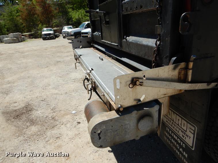 image for item DE8348 2002 International 4700 dump truck