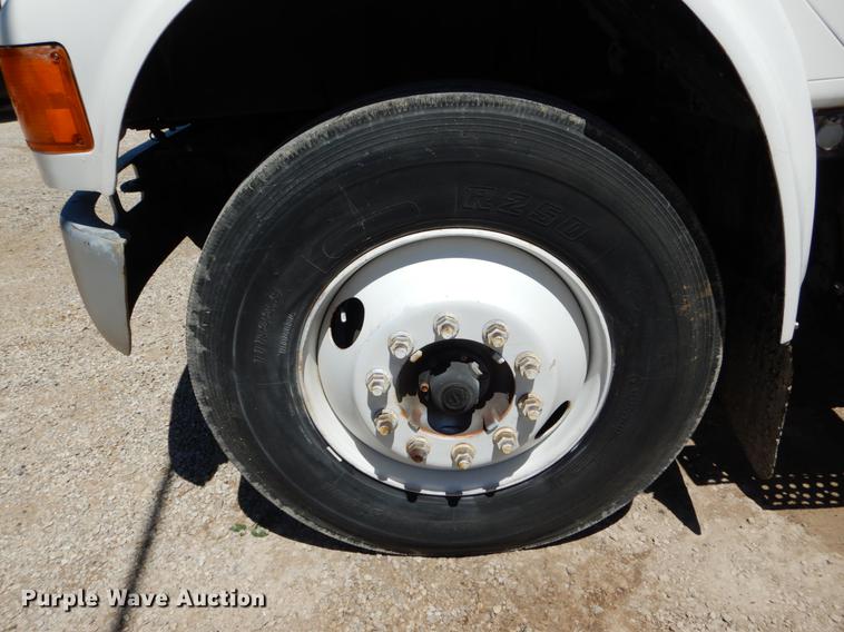 image for item DE8348 2002 International 4700 dump truck