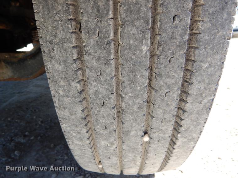 image for item DE8348 2002 International 4700 dump truck