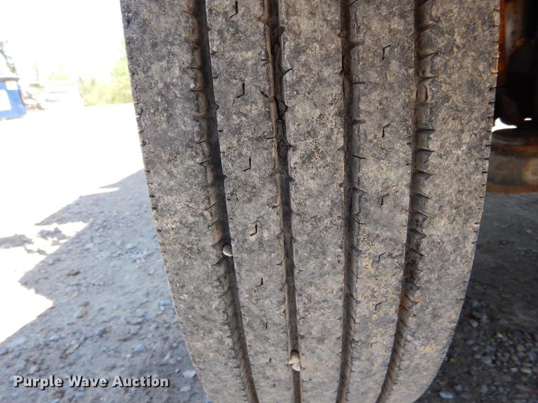 image for item DE8348 2002 International 4700 dump truck