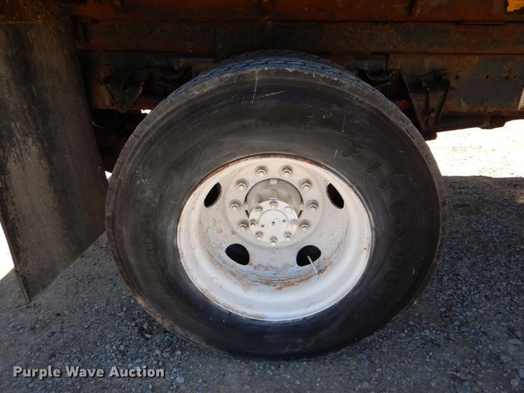 image for item DE8348 2002 International 4700 dump truck