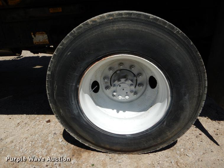 image for item DE8348 2002 International 4700 dump truck