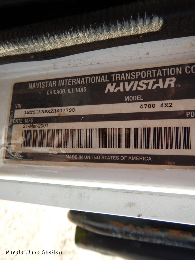 image for item DE8348 2002 International 4700 dump truck