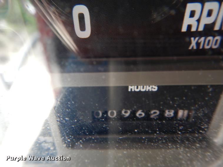 image for item DE8353 2001 International 4900 truck cab and chassis