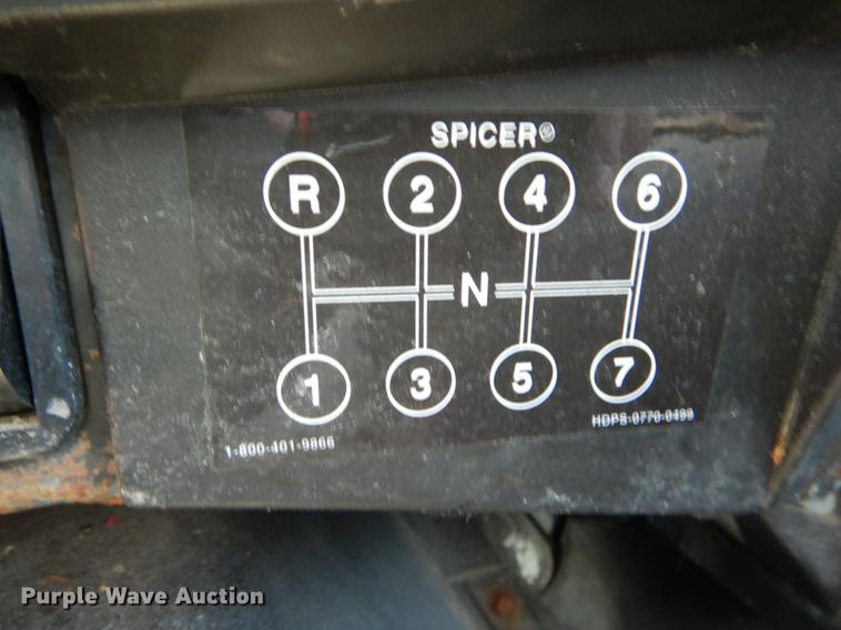 image for item DE8353 2001 International 4900 truck cab and chassis