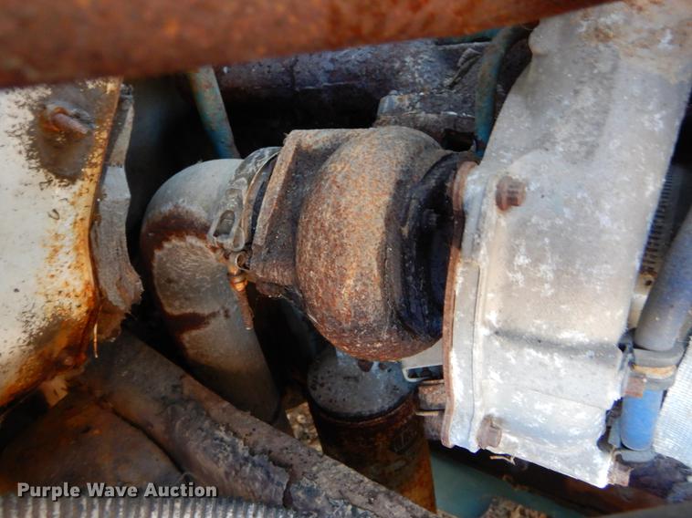 image for item DE8353 2001 International 4900 truck cab and chassis