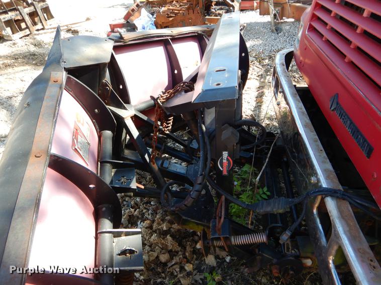 image for item DE8353 2001 International 4900 truck cab and chassis