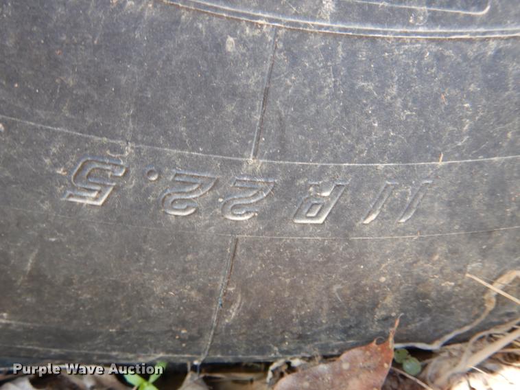 image for item DE8353 2001 International 4900 truck cab and chassis