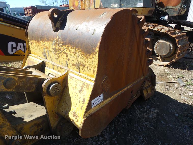 image for item DF0757 Caterpillar 365B boom, stick, and bucket
