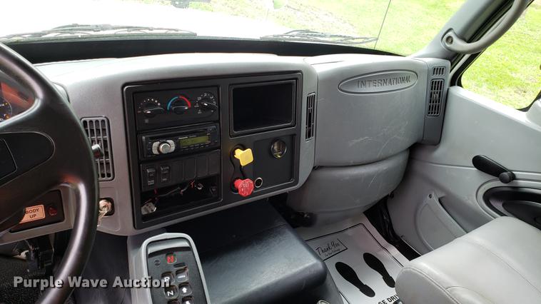 image for item DF3450 2006 International 7600 dump truck