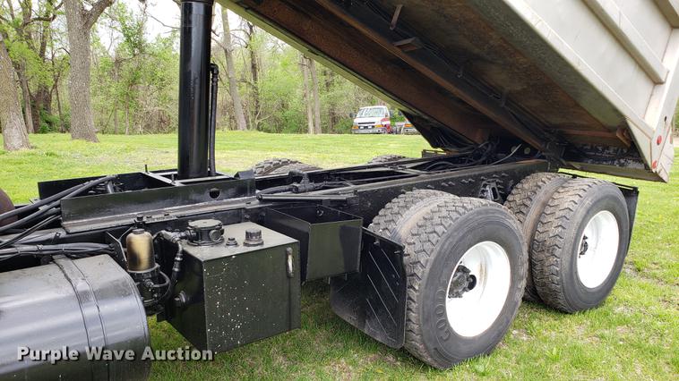 image for item DF3450 2006 International 7600 dump truck