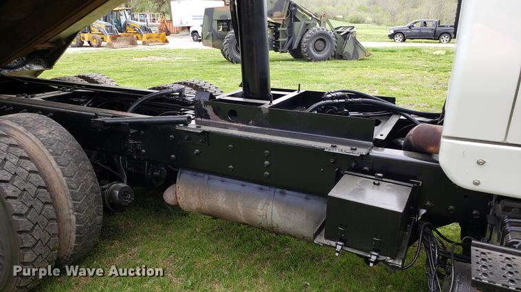 image for item DF3450 2006 International 7600 dump truck